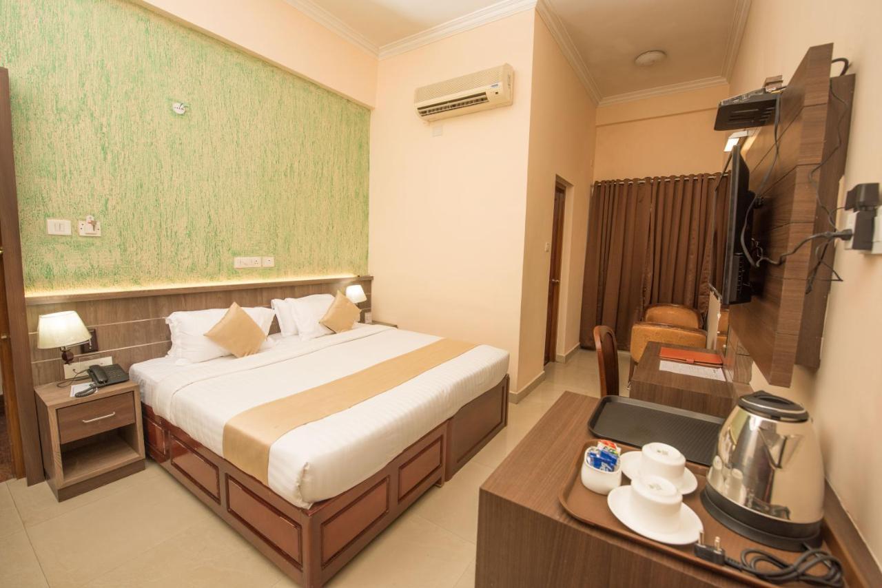 Kallada Golden Hotel Thrissur Exterior photo