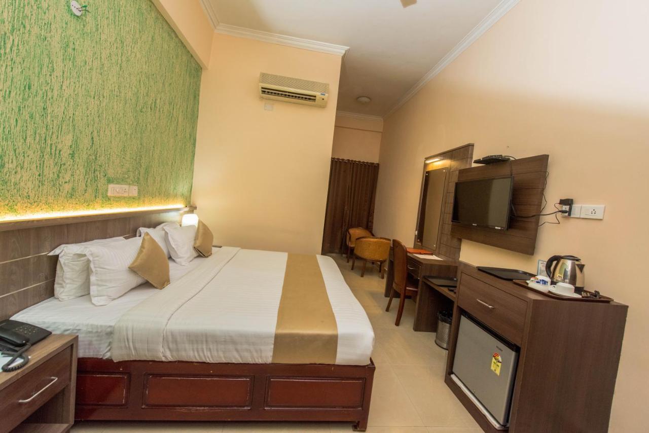 Kallada Golden Hotel Thrissur Exterior photo